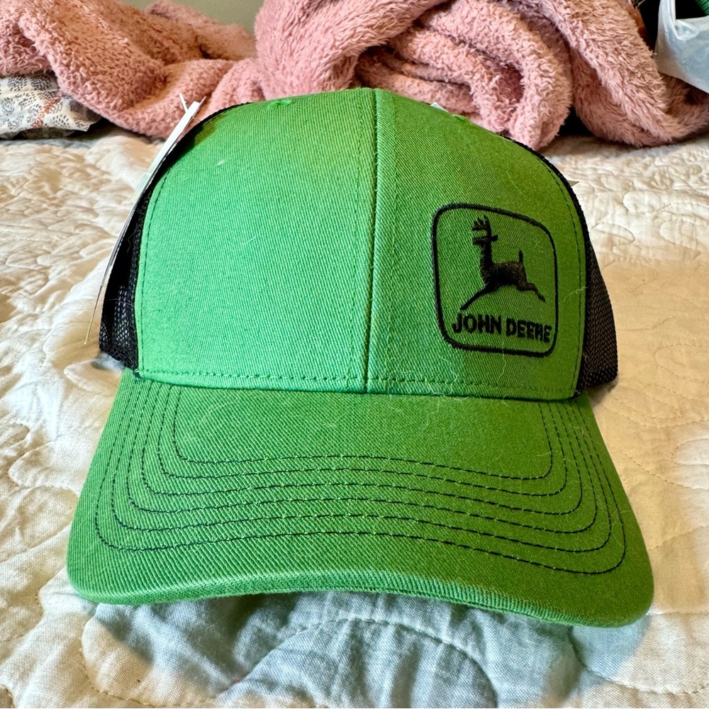 John Deere Men’s Green And Black SnapBack Hat. NWT
